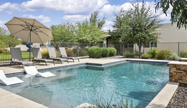 SWSS Dos Casas: Large 2‑Home Estate | Pool | Splash Pad | Putting Green | Jungle Gym in Phoenix