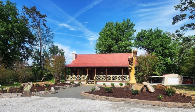 The Eagle Cabin in Sunset Valley on the White River in Mountain View