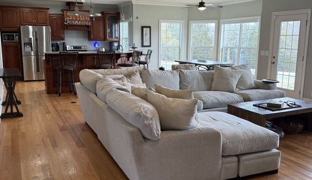 The Farmhouse at Stonebrook Hollow in Bon Aqua