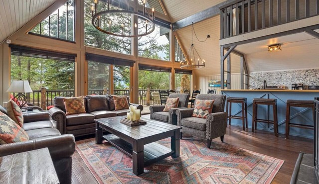 The Legacy Cabin | Hot Tub | Huge Fenced Yard in Windermere