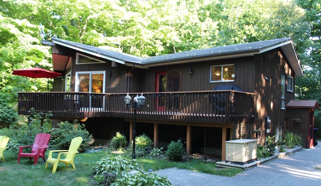 The Nest - walking distance to the most beautiful beaches! in Tiny