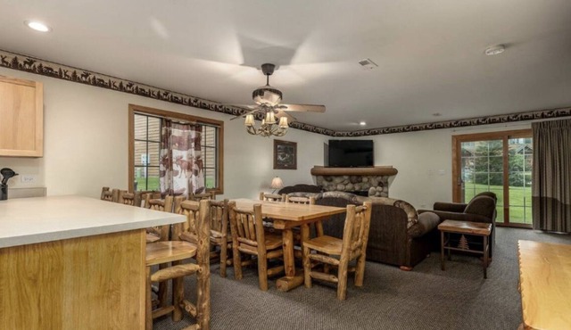 The Perfect Vacay! in North Utica
