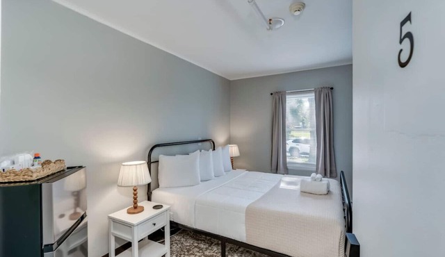 The Pine Street Inn - Room 5 in Watertown