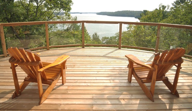 The Upper Deck: a private off-grid cabin looking out over picturesque Gull Lake in Minden