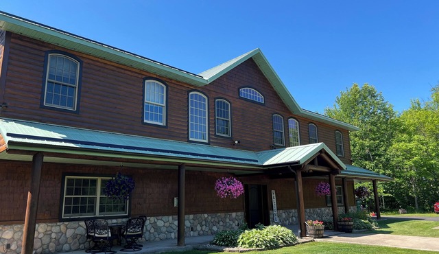 Twin Ports Hideaway in Hermantown