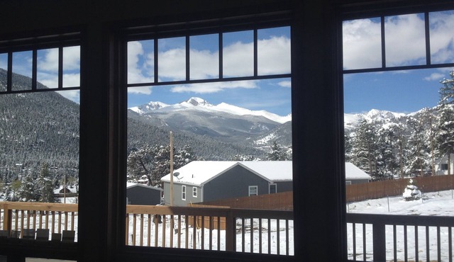 Unbeatable view of Longs Peak close to Rocky Mountain National Park in Estes Park