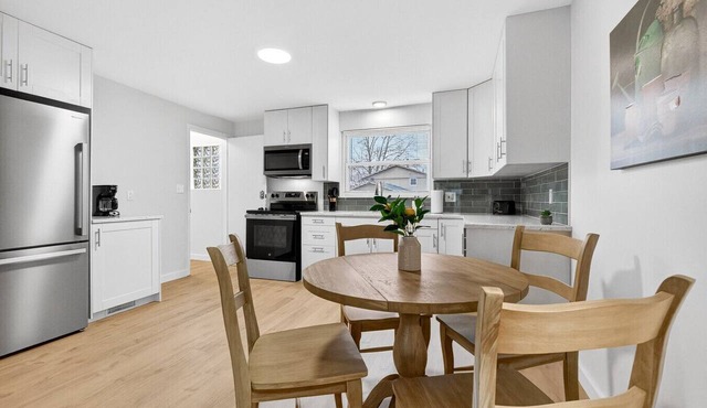 Upscale & Serene | Patio | Garage in North Canton