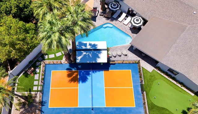 Villa Makena: Huge Luxe Home | Pickleball Court | Heated Pool | Great for Groups in Scottsdale