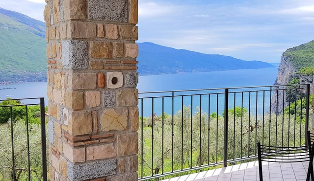 Villa Vagne 2 Holideal Lake View Apartment in Tremosine