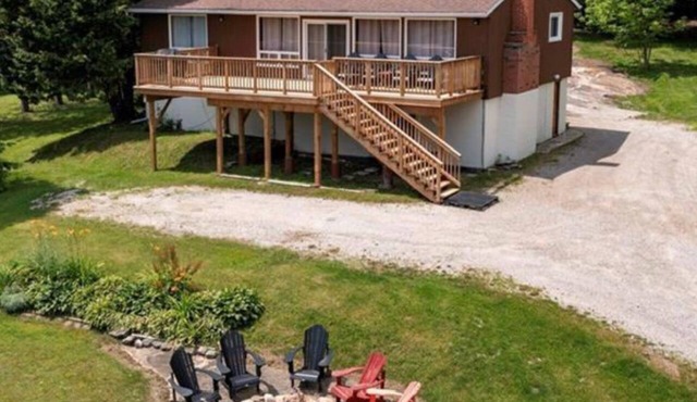 Waterfront 4 Season Home on Three Mile Lake. A Nature Lover's Paradise. in Utterson