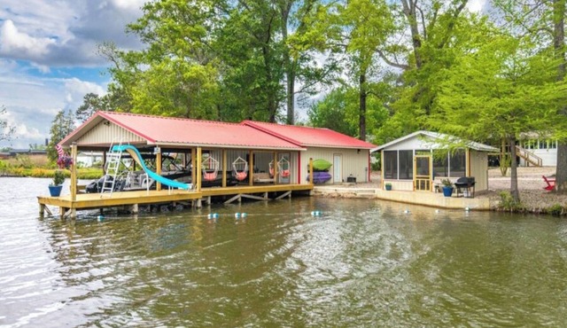 Waterfront, w/covered boat slip, screened gazebo, kayaks, slide w/swim area in Hot Springs