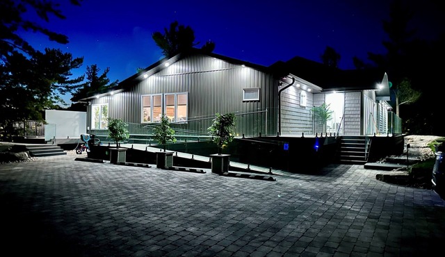 Welcome to HoneyScape - Newly Renovated 5 Bedroom Cottage in Port Severn
