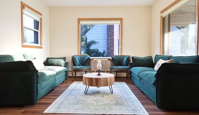 Welcoming 4-bedroom house with AC in charming Dearborn in Dearborn