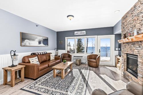 Whispering Pines Lake Views 1BR King Suite in Two Harbors