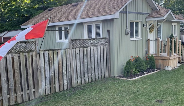 Woodland Beach House in lovely Tiny Beaches! in Elmvale