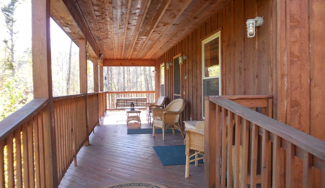 Woodland secluded cabin on 7 acres, with private dock and kayaks in Leitchfield