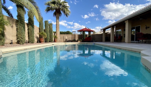 Your perfect AZ getaway with putting green and optional HEATED private pool! in Chandler