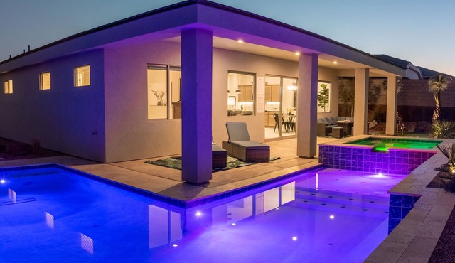 Your Private Pool Retreat: Grill, Chill, Putt & Unwind! in Mesquite