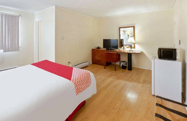 Best Place to Stay in Delhi! 4 Convenient Units, Near Maple Shade Farm in Delhi