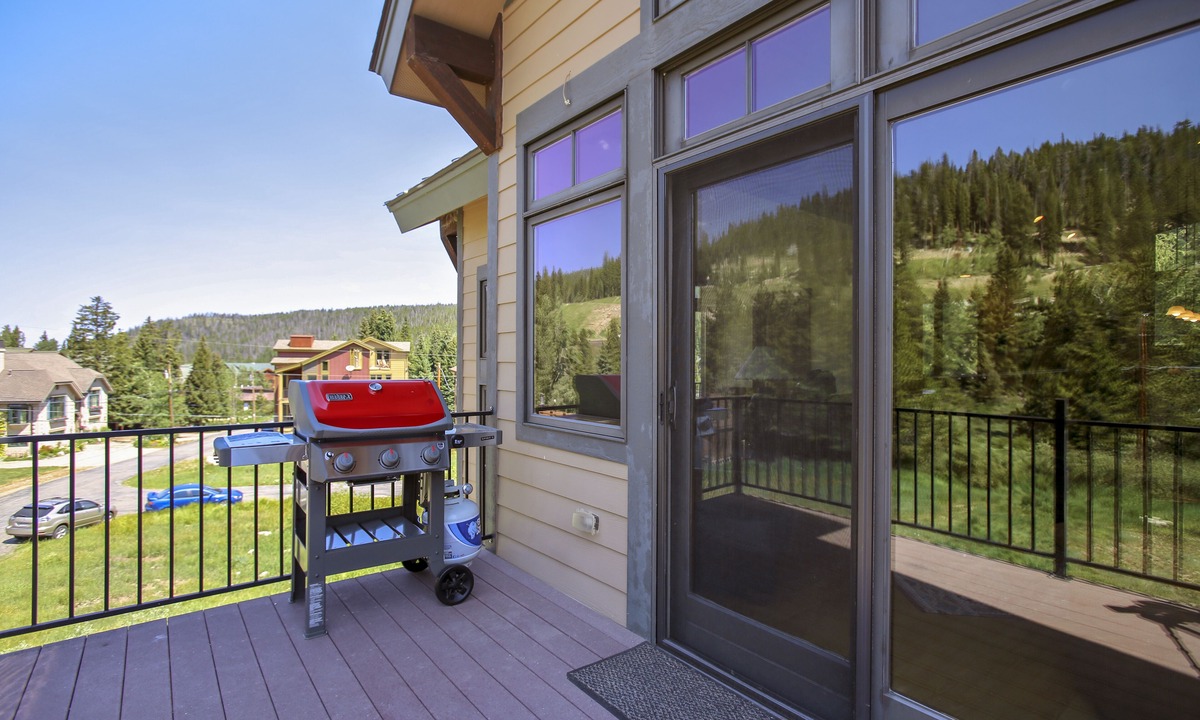 Old Town House | Slopeside Villa 126 I Ski Views I Private Hot Tub I Bunks I Steam Shower I Discounted Attractions