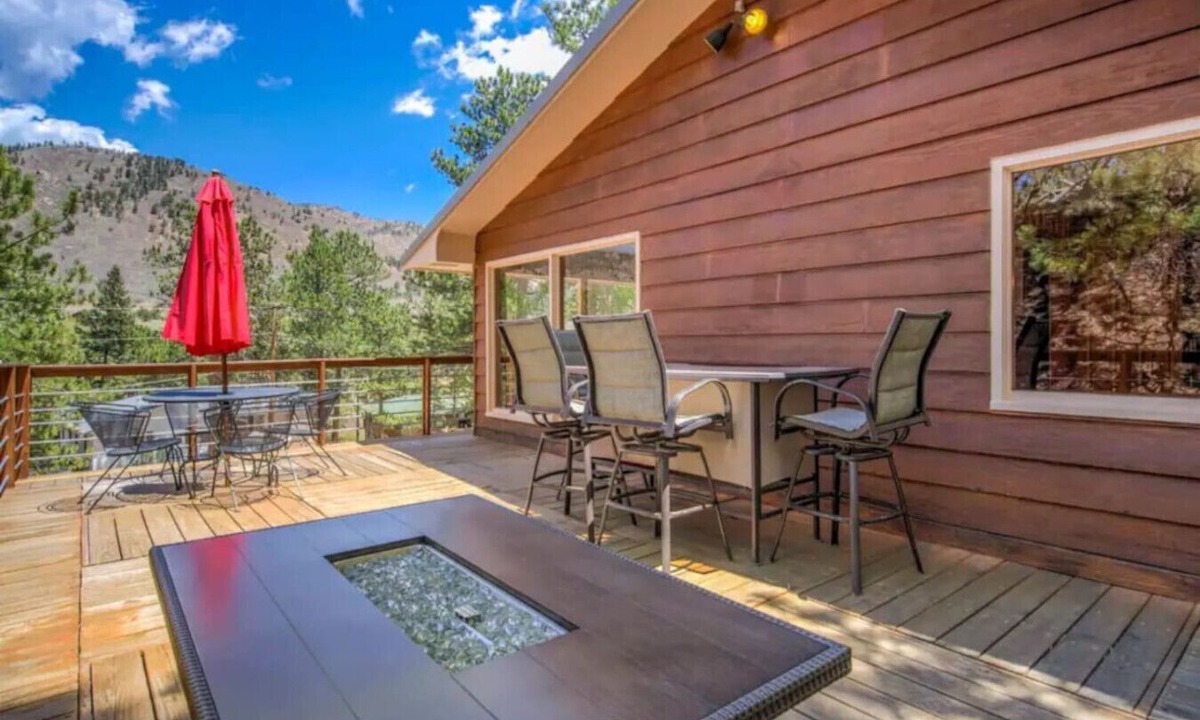 Cascade-Chipita Park House | Serenity Pikes Peak Cabin w/Hot Tub & Dog Friendly