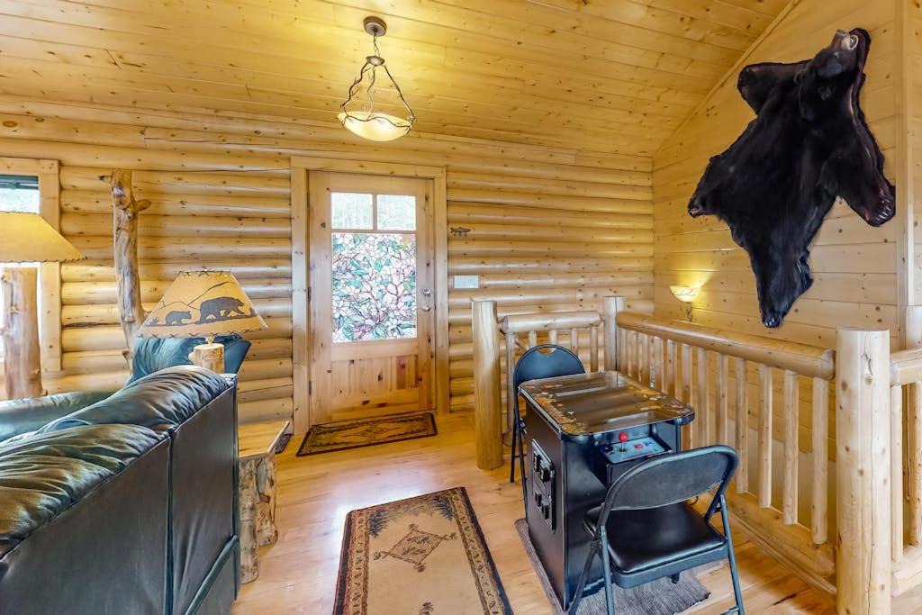 Rainbow Valley House | Bear Crossing