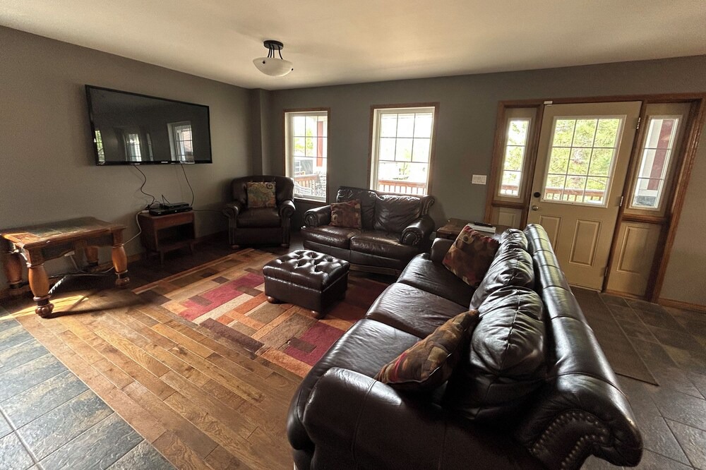 Photo of Livingroom in Falcon Lake