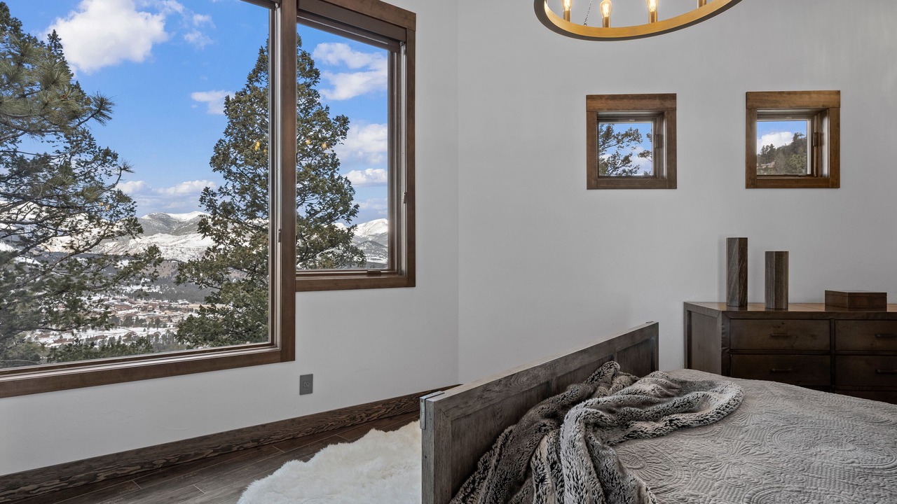 Photo of Bedroom in Windcliff Estates