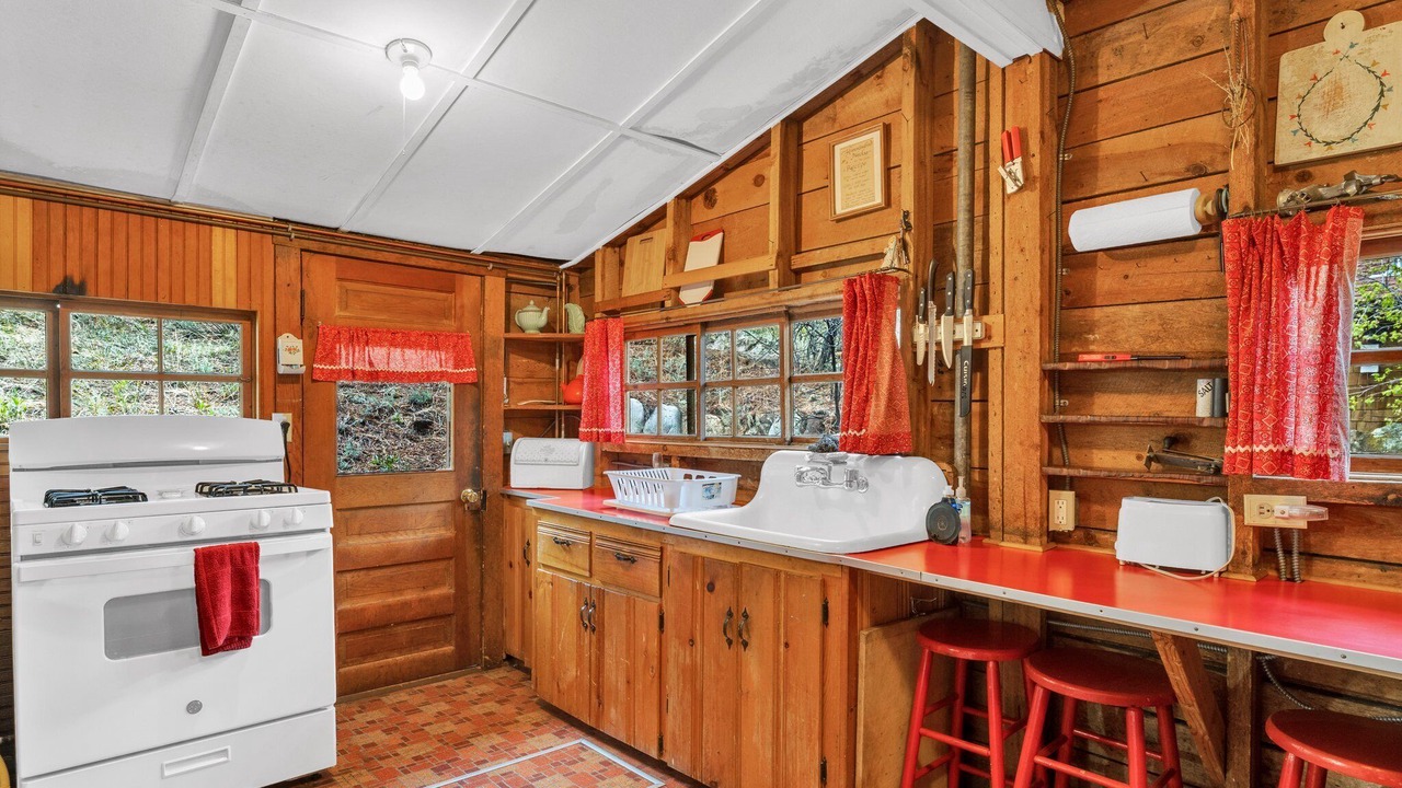 Photo of Kitchen in Green Mountain Falls