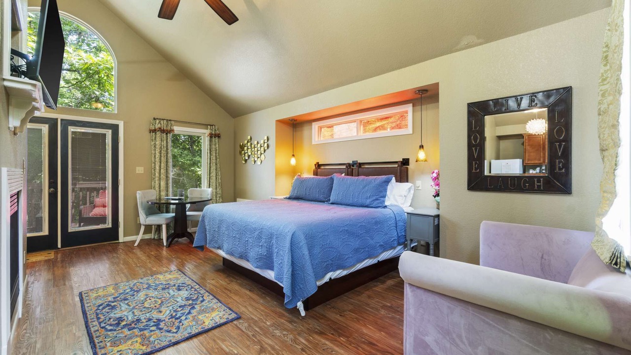 Photo of Bedroom in Eureka Springs