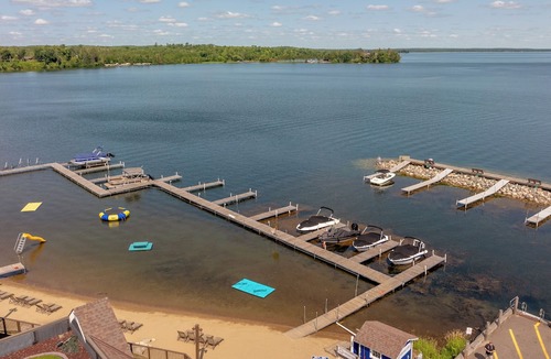Walker Hotel | Chase On The Lake Resort Hotel