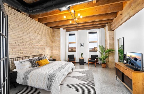 Downtown - Waterfront Condo | L'Etoile du Nord | The Brix | Pool in Canal Park!