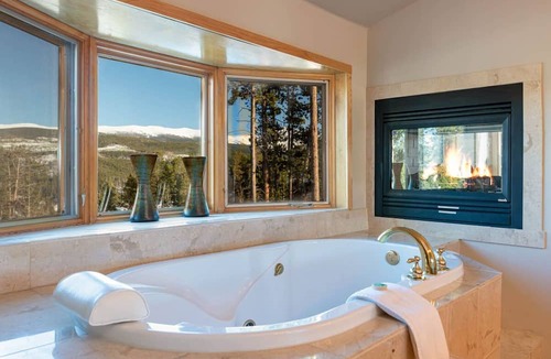 Winter Park House | Eagle Wind Lodge | Large & Luxe Ski Lodge | Private Hot Tub | Movie & Game Room