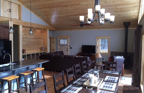 Keene House | NEWER HOME - KEENE, KEENE VALLEY, LAKE PLACID AREA JULY 2026 is WIDE OPEN