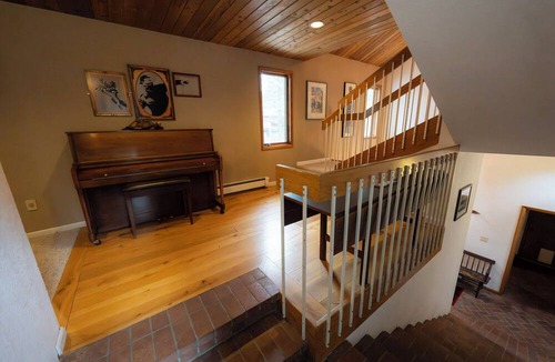 Vail Ski Chalet | Entire 7BR House on Gore Creek · Walk to Both Villages · Hot Tub · Sleeps 16