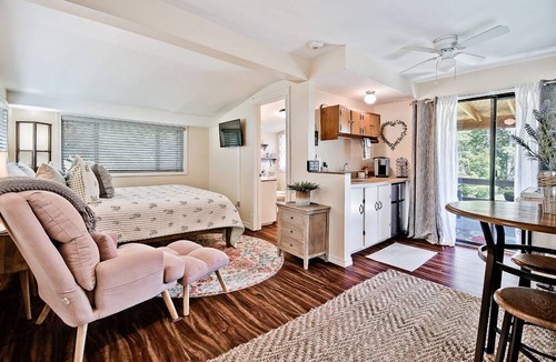 Eureka Springs Cottage | Charming cottage for two in a country setting but close to downtown.
