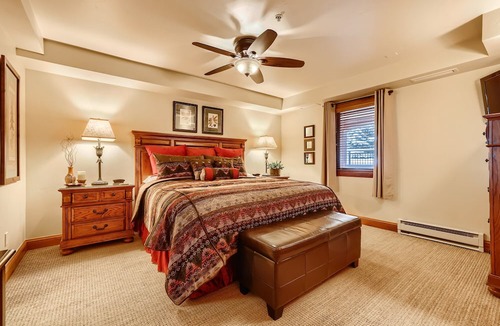 Vail Condo | One Minute Walk to Gondola & Born Free Lift - Diamond Rated, Heart of Lionshead
