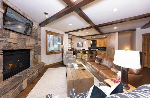 Copper Mountain House | Retreat at Lewis Ranch: Walk to Lift, Private Hot Tub, Shuttle, Gas Grill