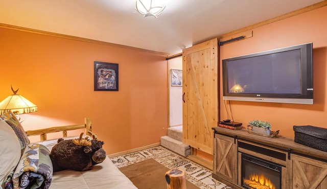 2 Mi to Rocky Mountain Nat'l Park: Cabin w/Views in Grand Lake
