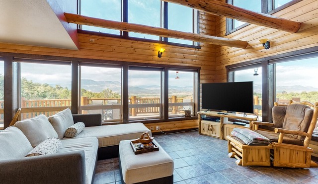 Beautiful Mountain-Top Home on 40-Plus Acres in South Fork w/Free WiFi/Decks in South Fork