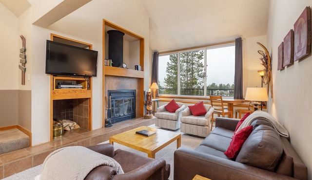 2130 The Pines 1 Bedroom Condo by RedAwning in Keystone