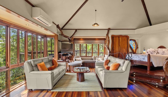 Secrets on the Lake in North Maleny