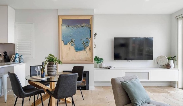 Balmoral Bliss - Expansive Views to Iconic Sydney Heads, steps to Balmoral Beach. in Mosman