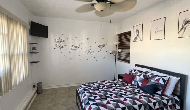 Luxurious NYC Retreat/Central Location/Wi-Fi in Freeport