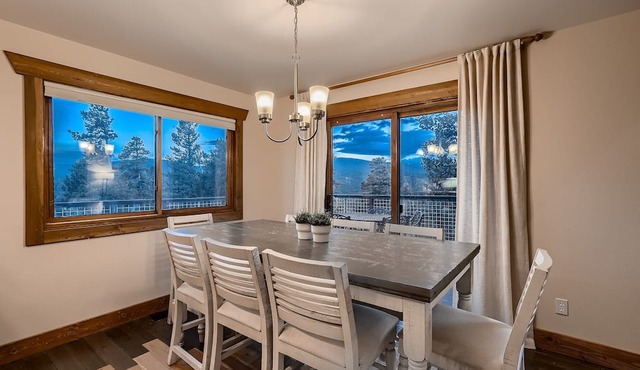 Mountain View Retreat - Epic Views, Pool Table & Garage in Rollinsville