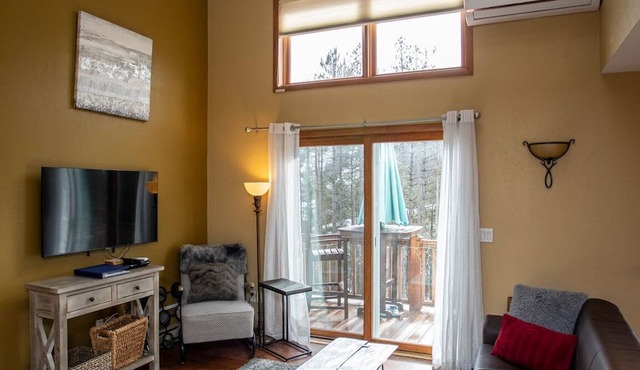 SPACIOUS TOWNHOME, GREAT SLOPE VIEWS - PERFECT FOR YOUR OUTDOOR GETAWAY! in Ellicottville