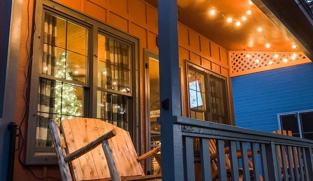 Riverfront Mountain Cottage Retreat in Estes Park