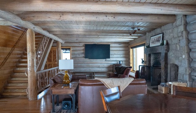 Secluded On-Mountain Trappers Cabin with Private Hot Tub in Avon