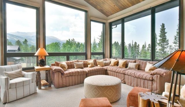 Lonestar Lodge: Sweeping Mountain Views, Hot Tub & Patio in Breckenridge
