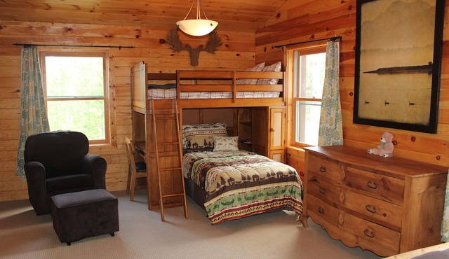 Hang out with Moose! Log Cabin near RMNP/Columbine Lake in Grand Lake